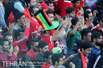 دیدار تیم های فوتبال پرسپولیس و پدیده