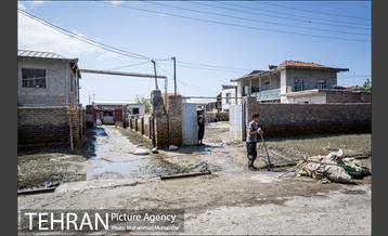 عملیات تخلیه آب از منازل مسکونی گمیشان 13