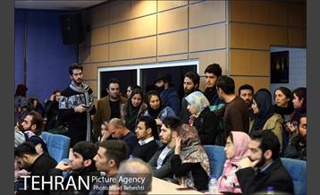 نمایشنامه خوانی سالی که دو بار پاییز شد 11