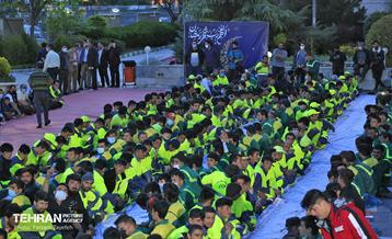 ضیافت یک هزار نفری افطار شهرداری منطقه ۵