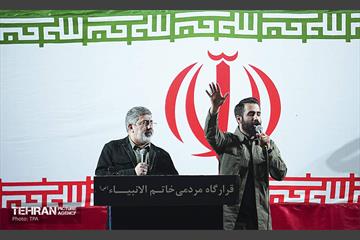 آیین بدرقه زائر اولی‌ها به‌ سوی عتبات عالیات در میدان انقلاب 20