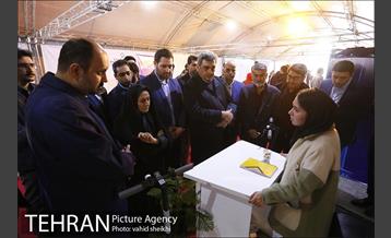 بازدید شهردار تهران از گذر نوآوری در میدان هفت تیر 12
