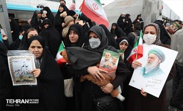 تشییع پیکر ۱۰۰ شهید مردمی و مدافع امنیت در تهران 24
