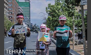 حضور اعضای هیئت هنر در راهپیمایی روز قدس 9