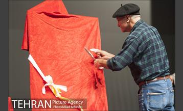 رونمایی از کتاب نمایشنامه زنانی که به بزها خیره شده اند 17