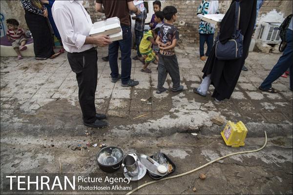 لقمه های مهربانی در محله دولتخواه‎ 3