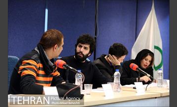 نمایشنامه خوانی سالی که دو بار پاییز شد 7