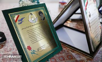 دیدار شهردار تهران باخانواده شهید  اکبرپورسرابی 15