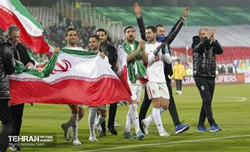 جشن و شادی بازیکنان و کادر فنی تیم ملی ایران پس از صعود به جام جهانی 2022
