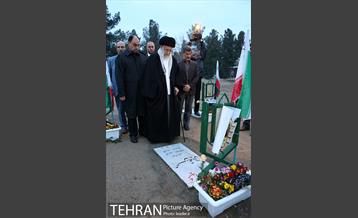حضور رهبر انقلاب در مرقد مطهر امام راحل و گلزار شهدای بهشت زهرا 19