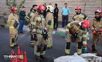 ورود تانکر حامل سوخت به فروشگاه 3