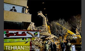 تلاش شبانه برای نجات آتش نشانان بازمانده در پلاسکو 19