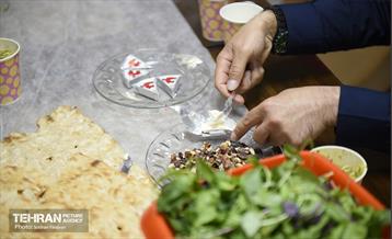 مرکز بهداشتی درمانی منطقه ۵ در لحظه افطار  29