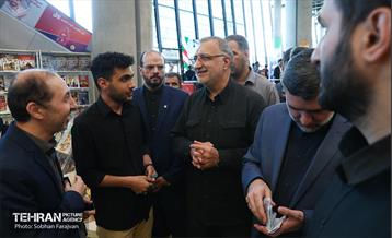بازدید شهردار تهران از رویداد "اردی‌بهشت کتاب" 38