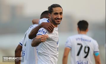 دیدار تیم‌های فوتبال پیکان و استقلال 27