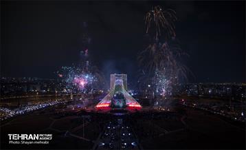 نورافشانی جشن پیروزی انقلاب اسلامی در میدان آزادی 3