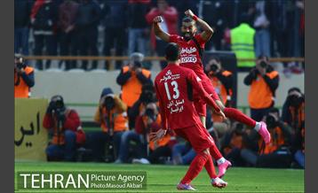 دیدار تیم های فوتبال پرسپولیس و تراکتور سازی