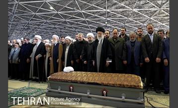 اقامه نماز بر پیکر حجت‌الاسلام والمسلمین هاشمی رفسنجانی 1