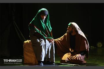 نمایش آیینی خانه ای از گل و اندوه 42