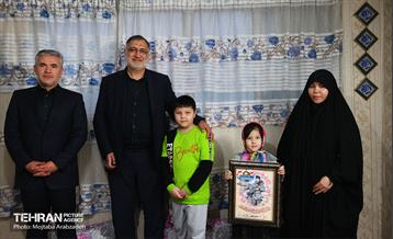قرار خدمت؛ دیدار شهردار تهران با خانواده شهید مرتضی غفوری 12