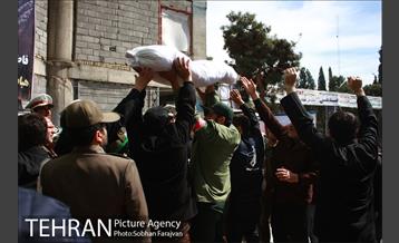 تشییع سه شهید گمنام در میدان فاطمی 36