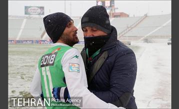 دیدار تیم‌ های فوتبال ماشین سازی تبریز واستقلال تهران