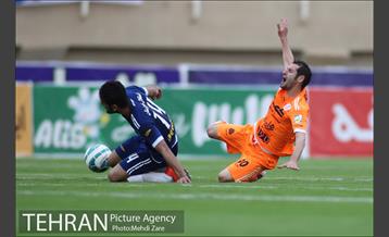 دیدار تیم های فوتبال استقلال خوزستان و سایپا تهران