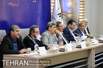بازدید معاون اول رئیس جمهور به همراه شهردار تهران از کارخانه واگن‌سازی تهران 53