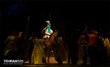 نمایش «تنهاتر از مسیح» 18