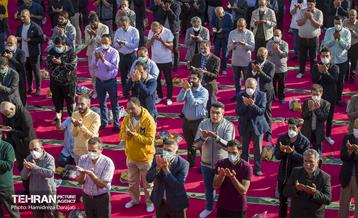 اقامه نماز عید سعید فطر در امامزاده صالح (ع) 11