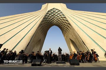 اجرای ارکستر سمفونیک تهران در میدان آزادی 39