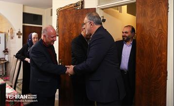 دیدار شهردار تهران با خانواده شهید زوریک مرادیان 2