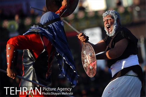 اجرای تعزیه در میدان امام حسین(ع)