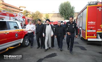 آیین بدرقه خادمین سازمان آتش‌نشانی 33