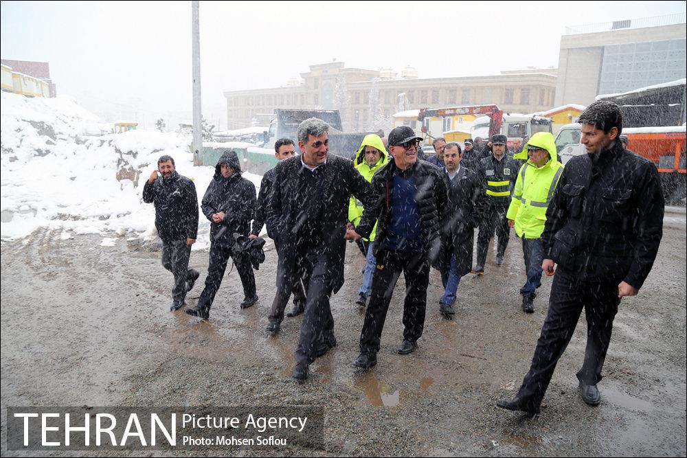بازدید شهردار تهران از ستاد برف روبی شهرداری منطقه شش 12