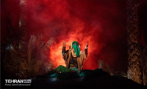 نمایش «تنهاتر از مسیح» 19