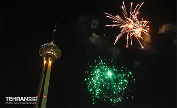 نورافشانی جشن پیروزی انقلاب اسلامی‌ در برج میلاد 3