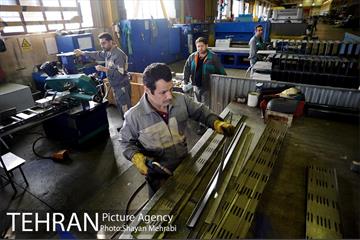 بازدید معاون اول رئیس جمهور به همراه شهردار تهران از کارخانه واگن‌سازی تهران 10