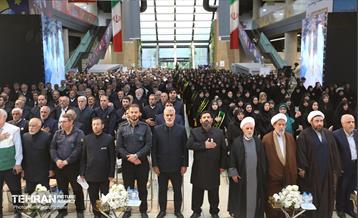 اهتزاز پرچم سبز رضوی بر فراز برج پرچم ایران 34