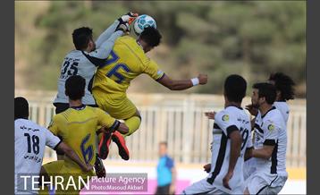 دیدار نفت تهران و سپاهان در لیگ برتر فوتبال 14