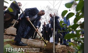 آیین "کاشت نهال به یاد فرشتگان ماندگار اهدا عضو" با حضور شهردار تهران 25