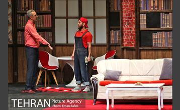 نمایش یک ساعت آرامش در تماشاخانه ایرانشهر 4