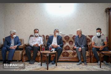 حضور شهردار تهران در منزل آتش نشان شهید مرتضی حیدری 16