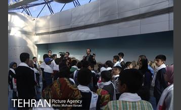 بازدید کودکان کار از آسمان نمای گنبد مینا 1