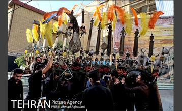 آیین نخل گردانی در تکیه های شمیران 17