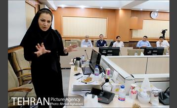 برگزاری کلاس های "خدمات و میزبان" ویژه نیروهای خدماتی مناطق شهرداری تهران 2 6