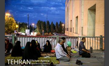 افطاری ساده در حاشیه نمایشگاه قرآن 25