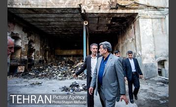 بازدید شهردار تهران از خسارت آتش سوزی اخیر میدان حسن آباد 19
