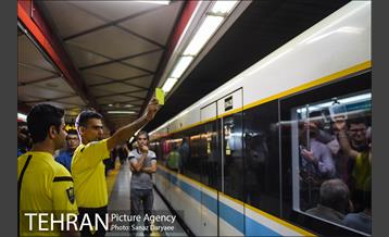 پرفورمنس داوران فوتبال در ایستگاه هفت تیر 10