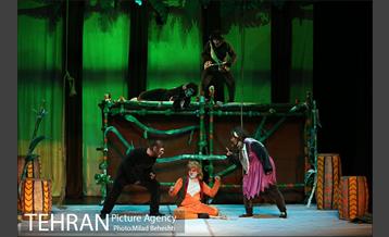 نمایش جزیره شامپانزه ها‎ 7